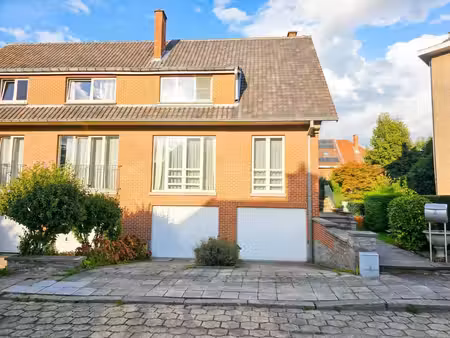 maison 3 ch avec jardin et garages dans un clos à auderghem