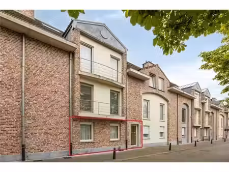 appartement au rez-de-chaussée avec deux chambres et jardin