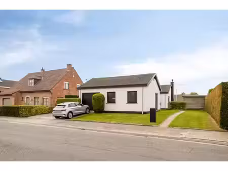 bungalow rénové à vendre à kuurne !