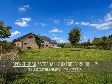 à vendre  spacieuse villa avec de magnifiques vues et bea...