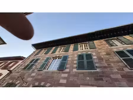 appartement 80 m2 à rénover dans un immeuble en pierre rue de la citadelle
