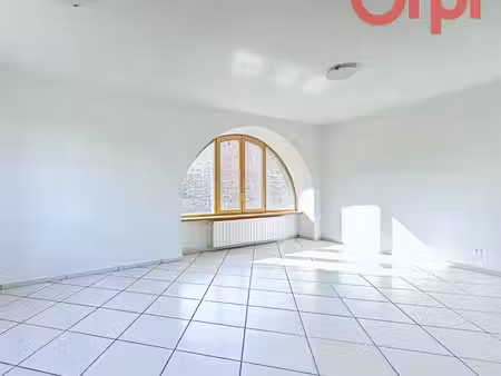 charmante maison lumineuse avec garage et 2 chambres