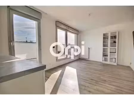 dernier etage avec terrasse