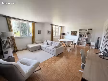 bougival — appartement t3/t4 - refait à neuf - résidence avec piscine -dpe : c / c