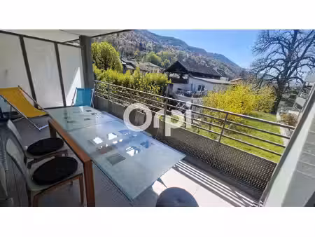 t4 meublé 81 m² avec grande terrasse et double garage – résidence récente