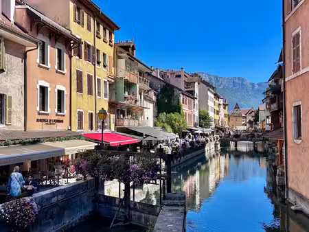 annecy (74) - maison mitoyenne 90 m2 + combles + dépendances