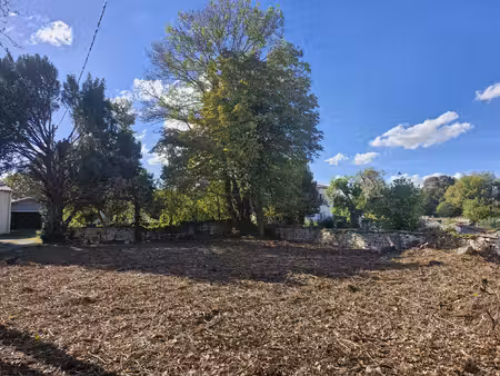 terrain constructible au coeur du village