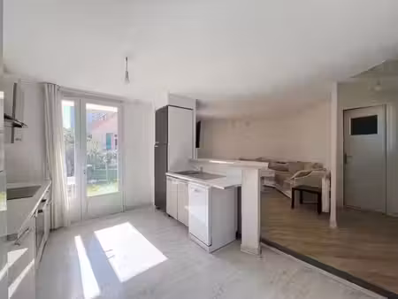 appartement t3 + local commercial à vendre toulon est