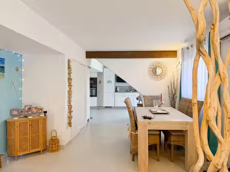 maison 170 m2  5 chambres  piscine  deux garages.