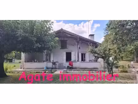 maison renovee a louer sur grand terrain