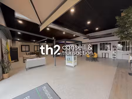 location local commercial