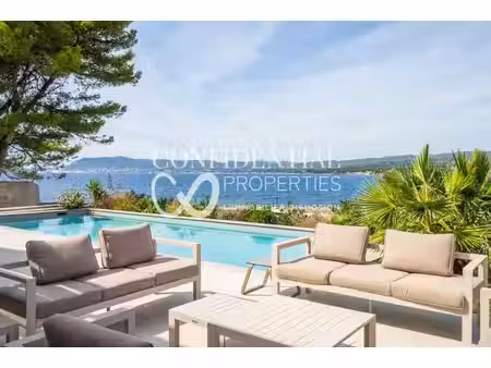 villa de luxe à vendre dans le quartier plan de la mer-fregate-rampale-alon