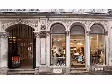 auxerre centre ville - local commercial vendu occupe - 220m² - reserves 100m²