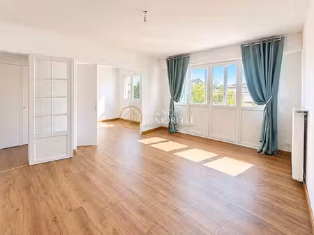 nancy  t4 de 96 m² avec 2 balcons  parking et ascenseur.