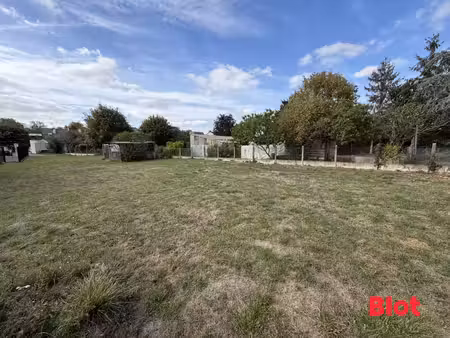 a vendre chez blot immobilier betton - emplacement rare pour ce superbe terrain de 566 m²