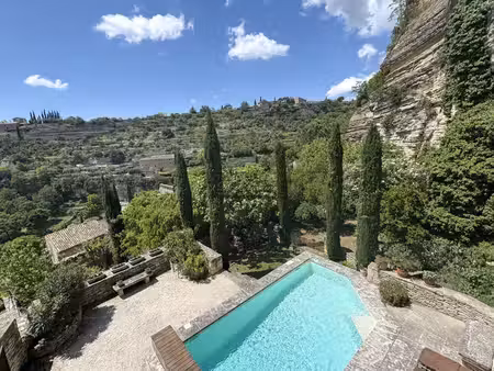 maison de luxe à vendre à gordes