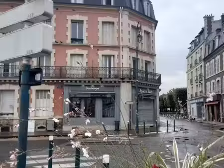 location locaux professionnels 4 pièces 73 m² à pontoise (95000)  564 €