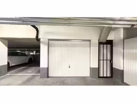 box à vendre à etterbeek pour € 40.000