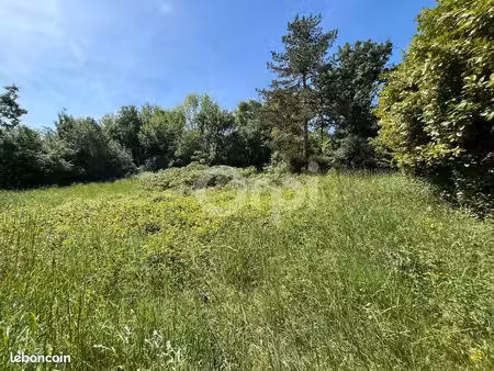 terrain 1 890 m² chasteaux