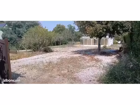 terrain constructible viabilisé de 463 m² à treillières  quartier convivial  proche transp