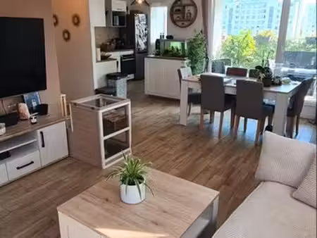 dernier étage + 25m2 de terrasse + vue dégagée