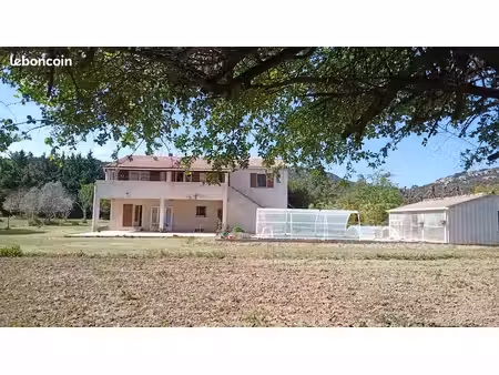 maison sur 5732 m2 avec une parcelle constructible