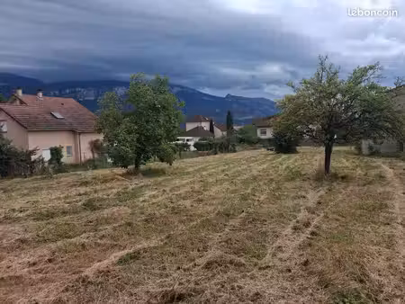 entrepôt avec terrain construtible viabilisé divisible