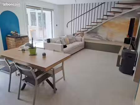 maison - 5 pièces - 95m2 - véranda 20m2 - terrain 240m2