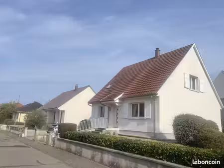 belle maison dans quartier résidentiel