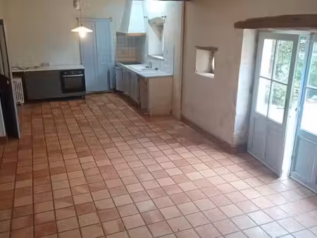 maison style ancien à louer disponible bien rénovée  idéal pour famille avec 2 enfants pro