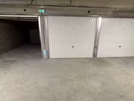 garage box 13m2 dans residence securise
