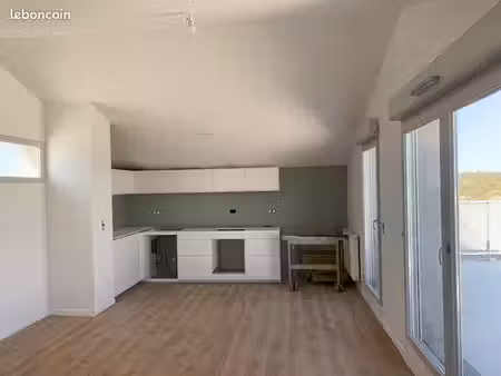 t3 duplex 77 m² – rooftop 51 m² – terrasse – parking – bègles terre neuve