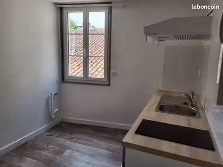 à louer – appartement 25 m² au cœur de mouthiers-sur-boëme