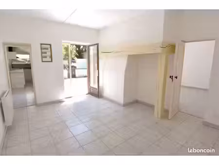 appartement t2 avec cour et jardinet