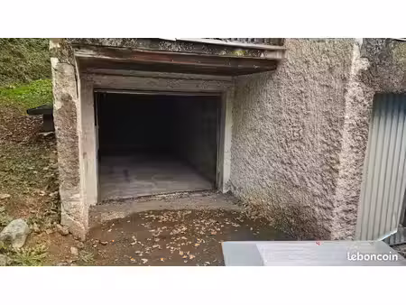 loue garage 15m² pour voiture ou entrepôt de stockage 33m³
