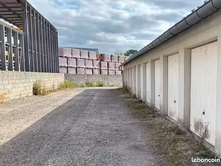 box fermé sécurisé de 17 m² z. a. la teste-de-buch
