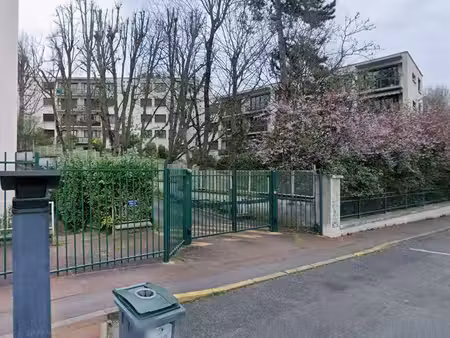 loue place de parking sécurisée à st cloud  accès direct aux quais de seine