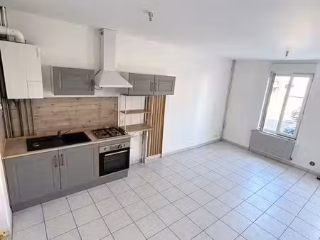 maison 3 pièces – 47 m² – 2 chambres – petite cour – saint-quentin