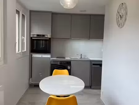 particulier loue studio meublé