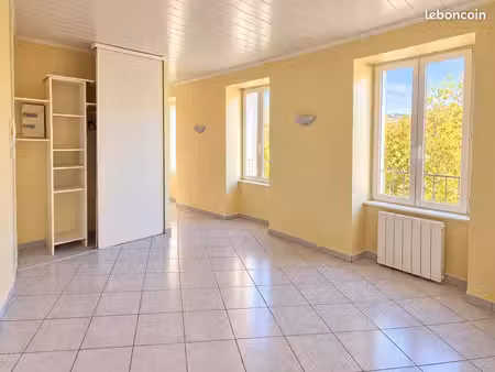 studio 27 m² – centre-ville de millau – libre de suite
