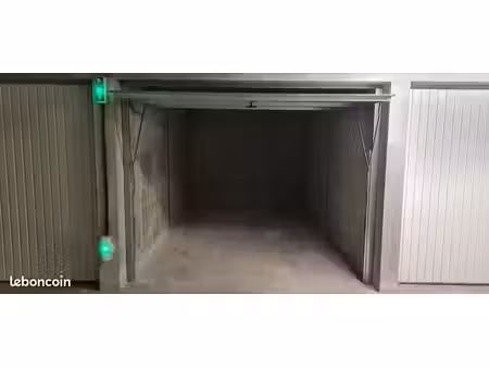 garage box parking biarritz