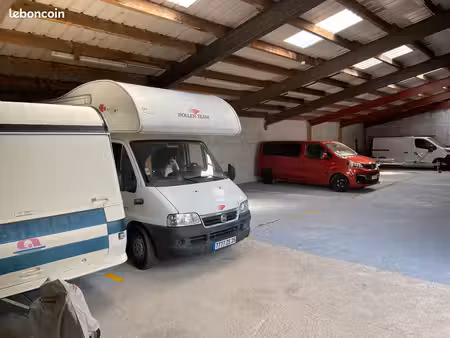 garage auto  camping car  caravane.  sécurisé
