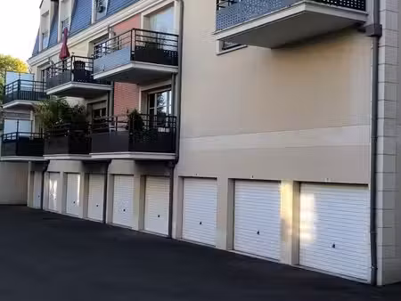 box 14 81m2 (5 41mx2 72m) l'isle adam quartier bonhomes disponible 01/27