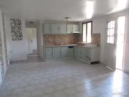agréable maison de plain-pied à deux pas de bréval