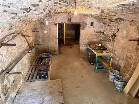 garage/cave à louer au muy