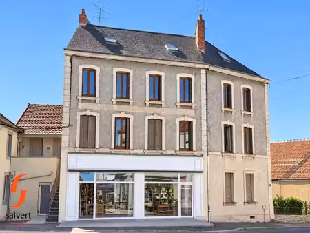 a vendre  immeuble comprenant 5 appartements et 1 commerce.