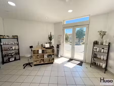 bordeaux bastide- place stalingrad- immeuble 2 lots commerciaux de 390m² -revenu locatif a