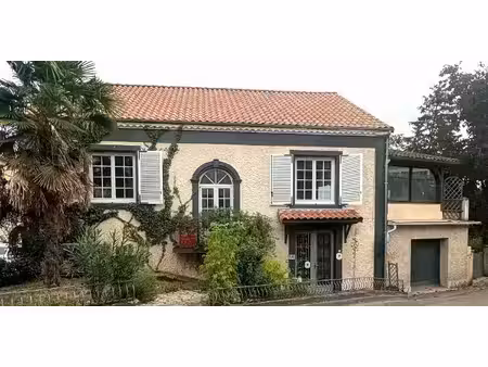 maison de village avec terrain arboré
