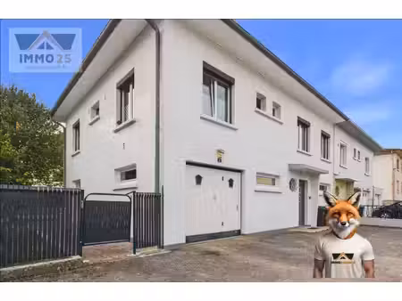 pontarlier  maison de ville rénovée avec 3 espaces de vie et j