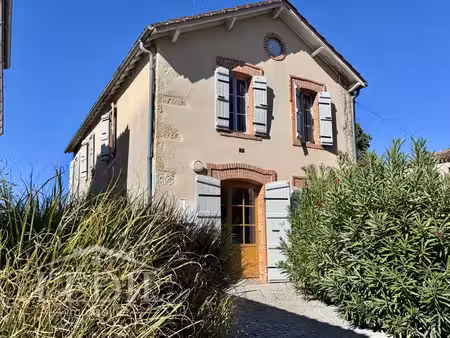 maison de village en pierre  charme et authenticité